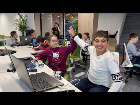 Descoperă cursul Microbit pentru copii – programare și robotică la Code School Clubs
